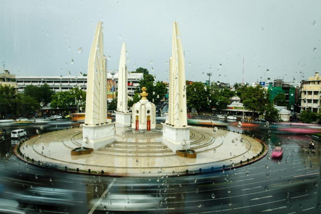 Baan Dinso Hostel@Ratchadamnoen Бангкок Экстерьер фото