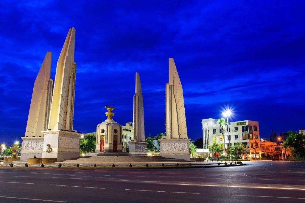 Baan Dinso Hostel@Ratchadamnoen Бангкок Экстерьер фото